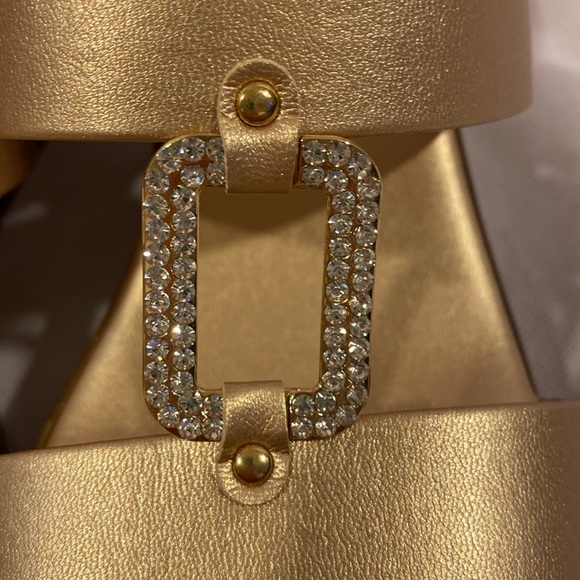 Comtesa Gold Sandals with Rhinestone Accent NWOT Size 9 Made in Italy - Picture 7 of 11